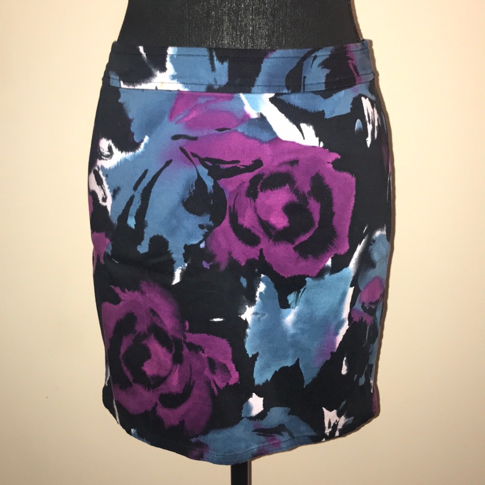 FOREVER 21 purple floral mini skirt - Size small